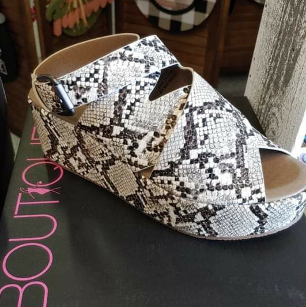 COPY - Marseille wedge shoe snakeprint NIB Size 8,9,10